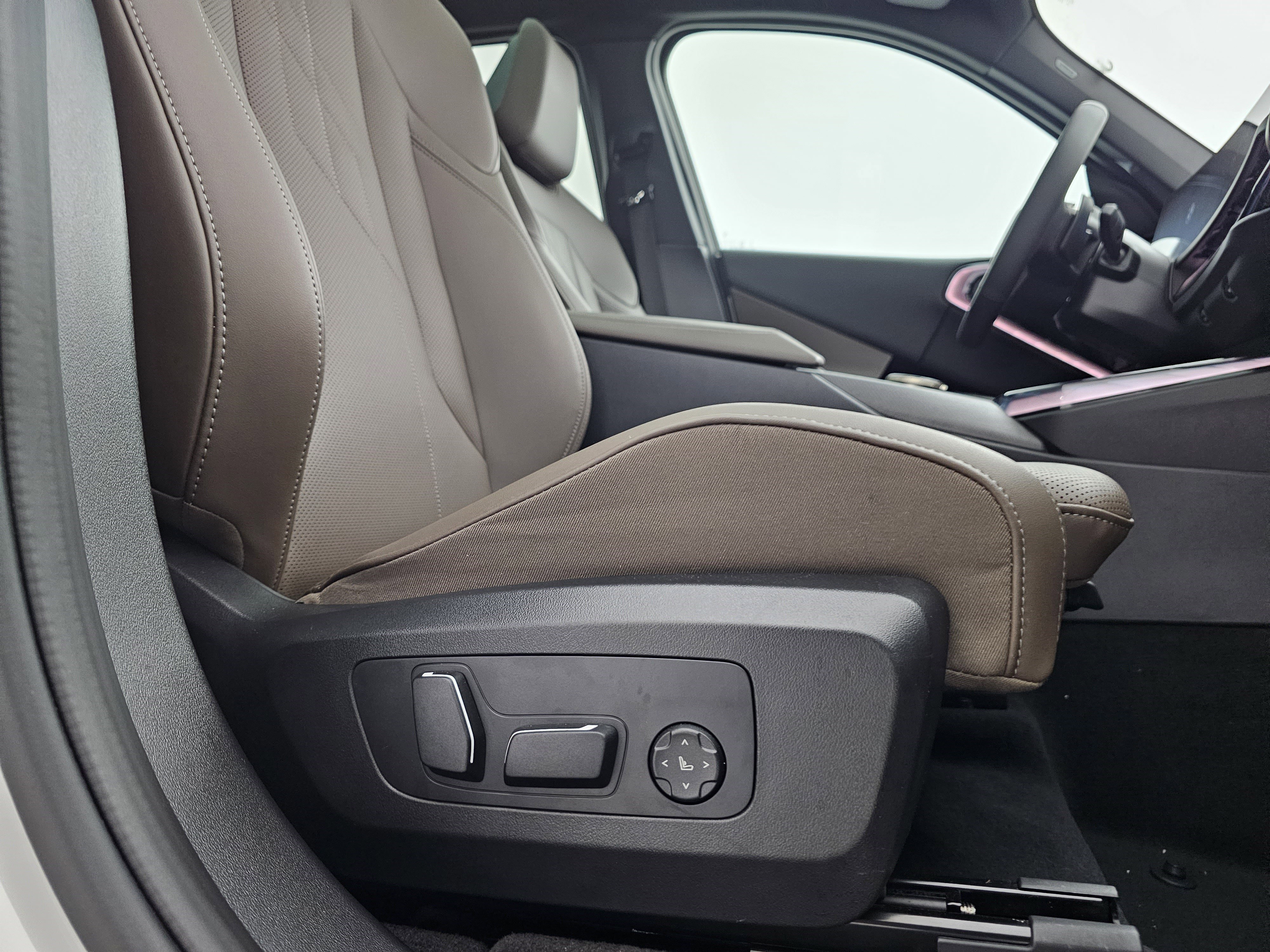 Used 2025 BMW X3 xDrive30i image 12