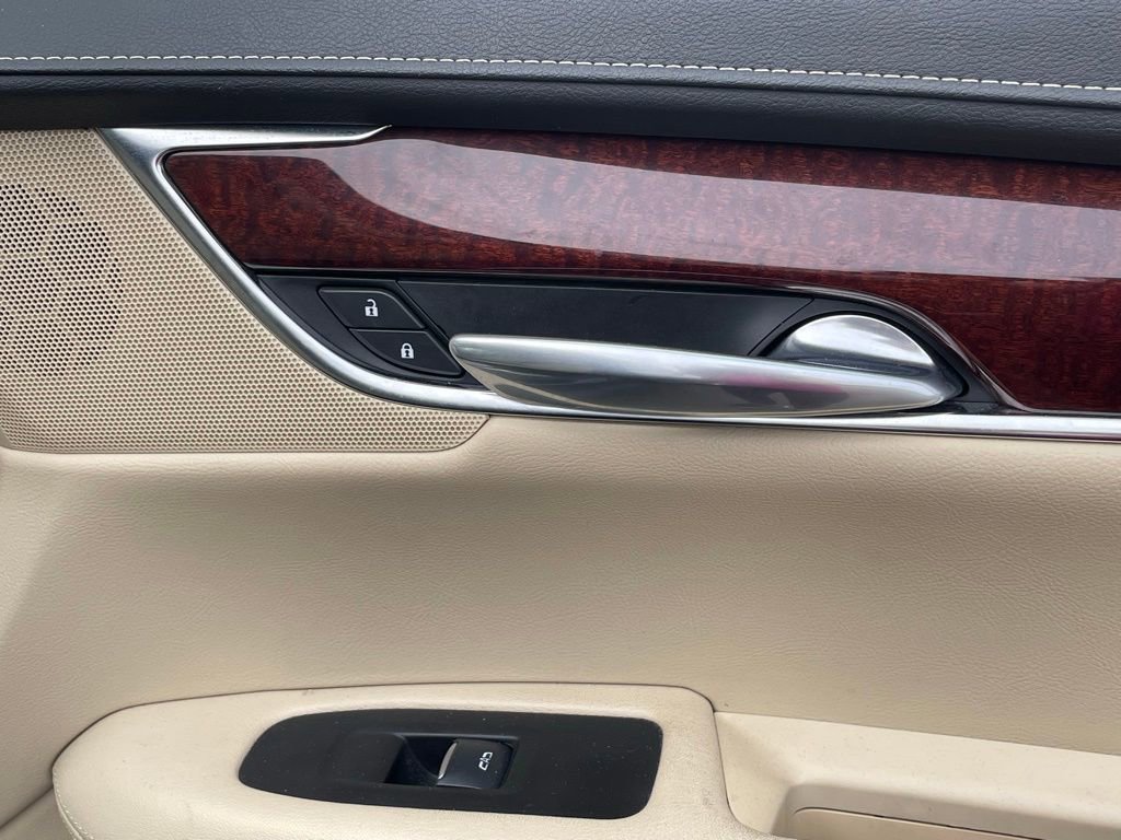 Used 2017 Cadillac XT5 Premium Luxury w/ LPO, Wheel Lock Package image 12