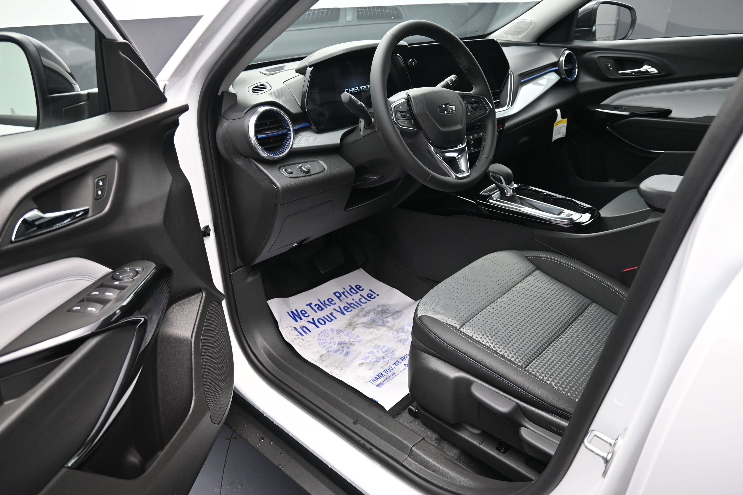 New 2026 Chevrolet Trax RS w/ Sunroof Package FWD image 10