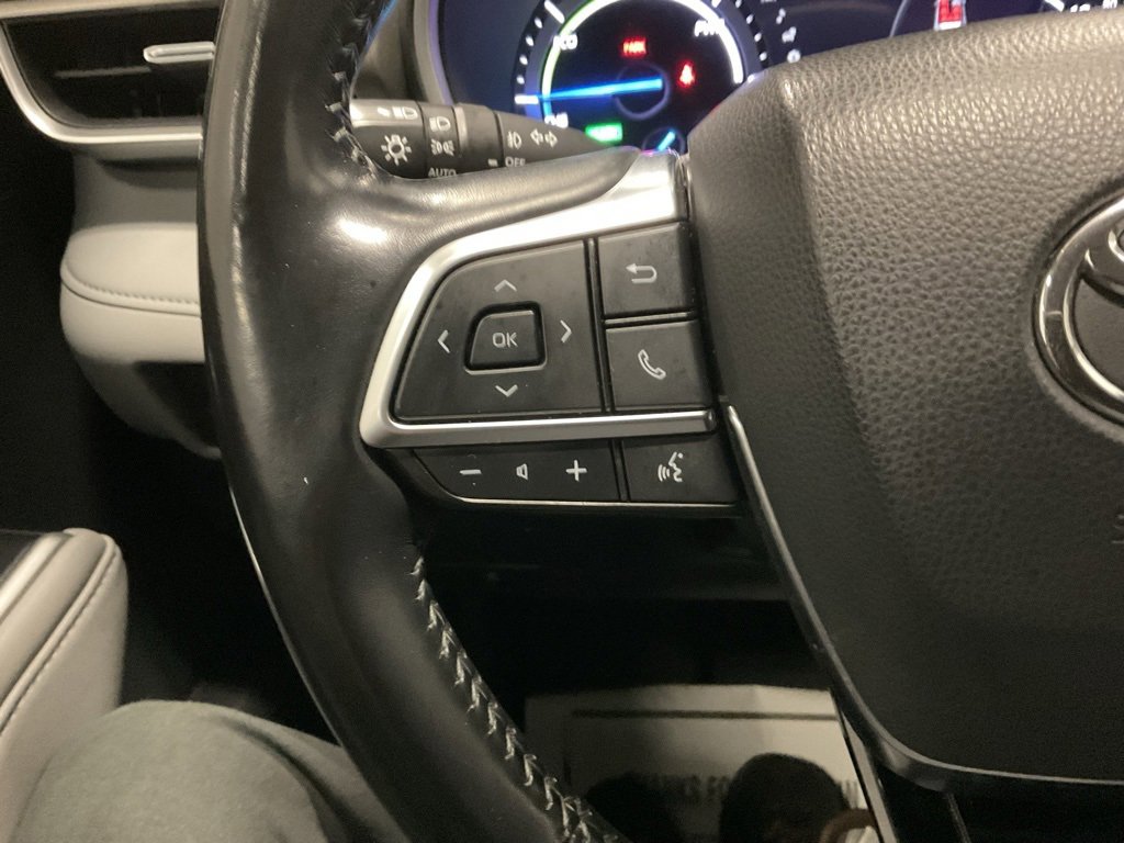 Used 2021 Toyota Highlander XLE image 17