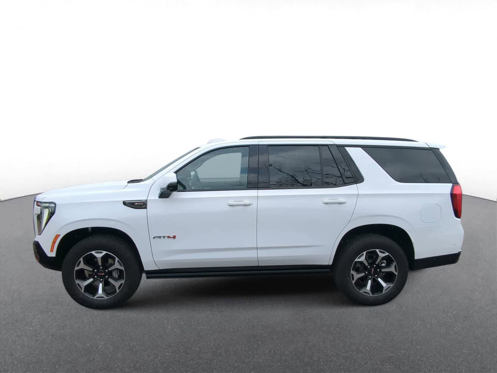Used 2025 GMC Yukon AT4 w/ AT4 Premium Package AWD/4WD image 5