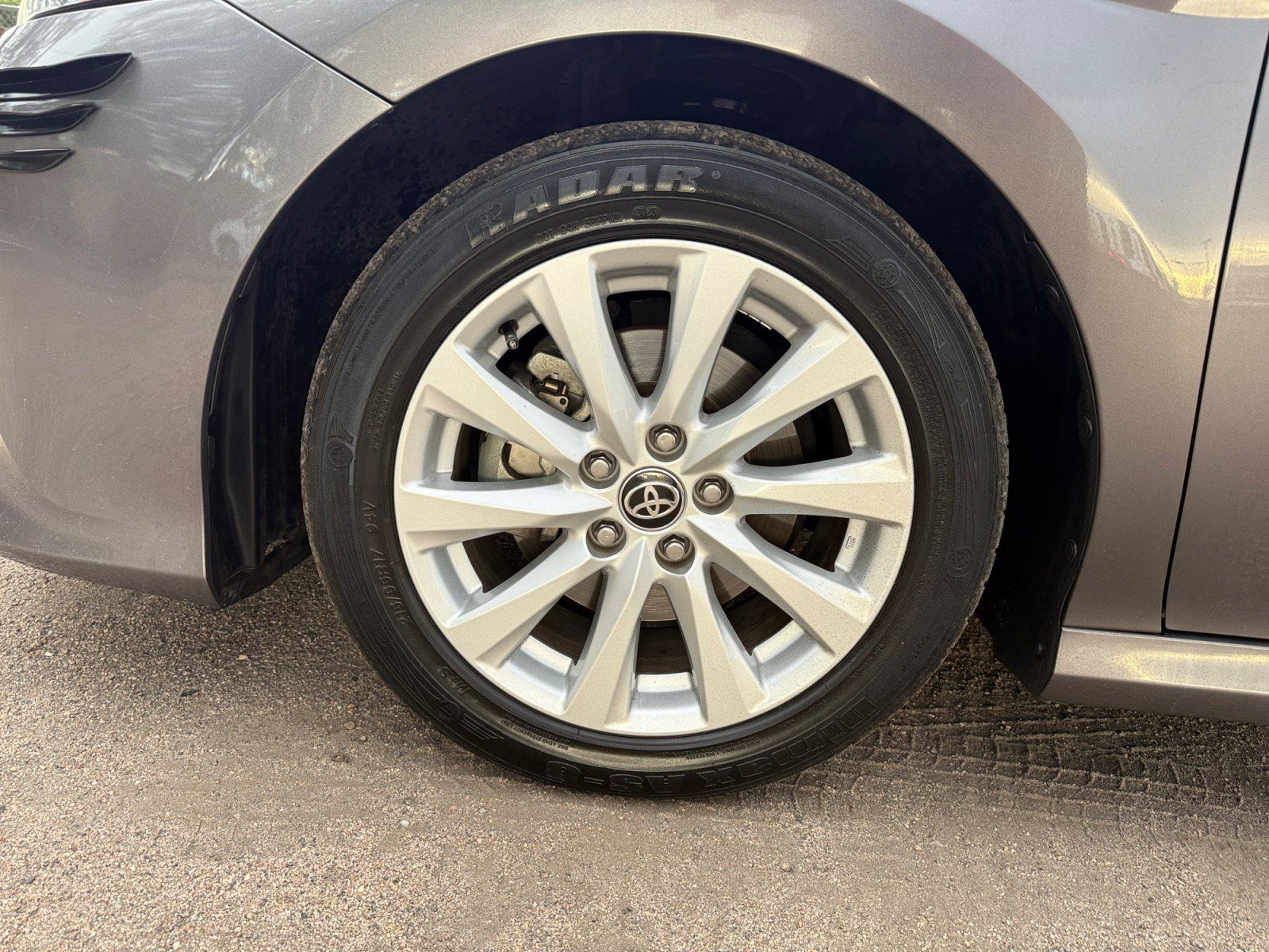 Used 2020 Toyota Camry LE w/ Carpet Mat Package FWD image 24