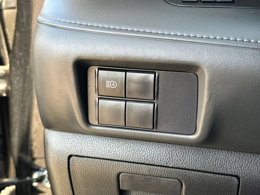 Used 2022 Toyota Highlander L AWD/4WD image 22