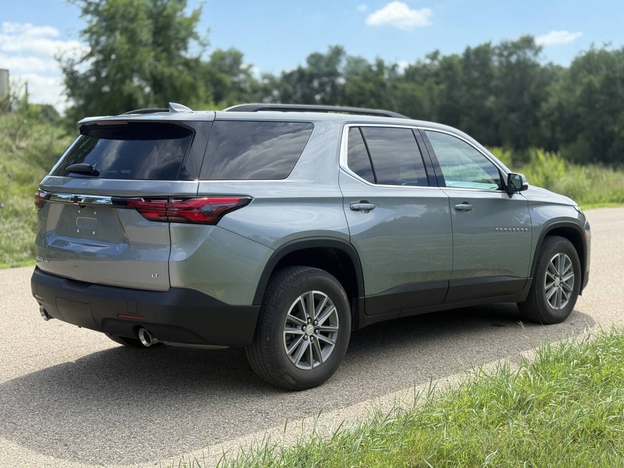 Used 2023 Chevrolet Traverse LT AWD/4WD image 8