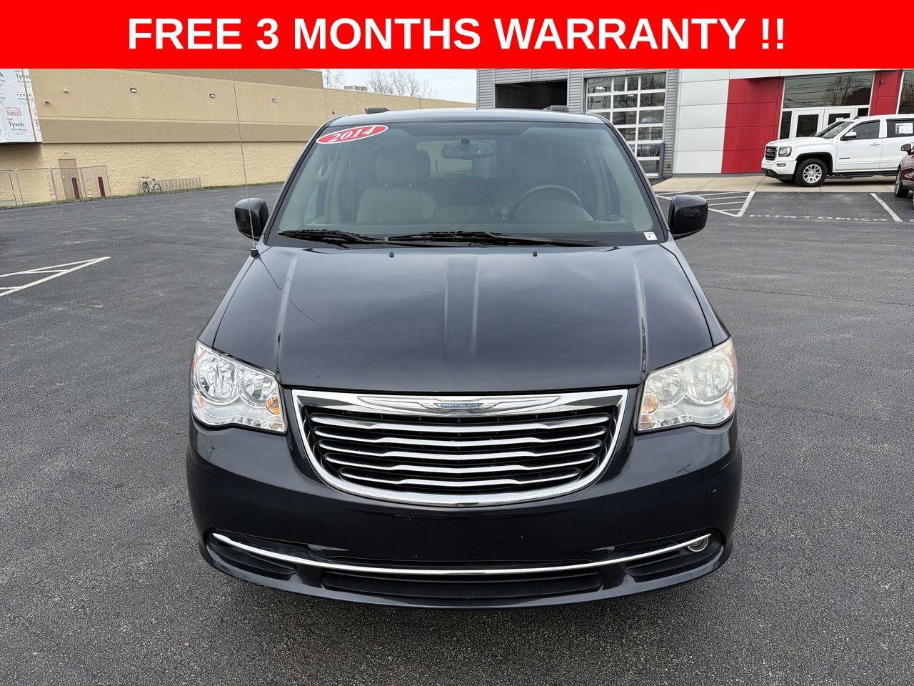 Used 2014 Chrysler Town & Country Touring FWD image 25