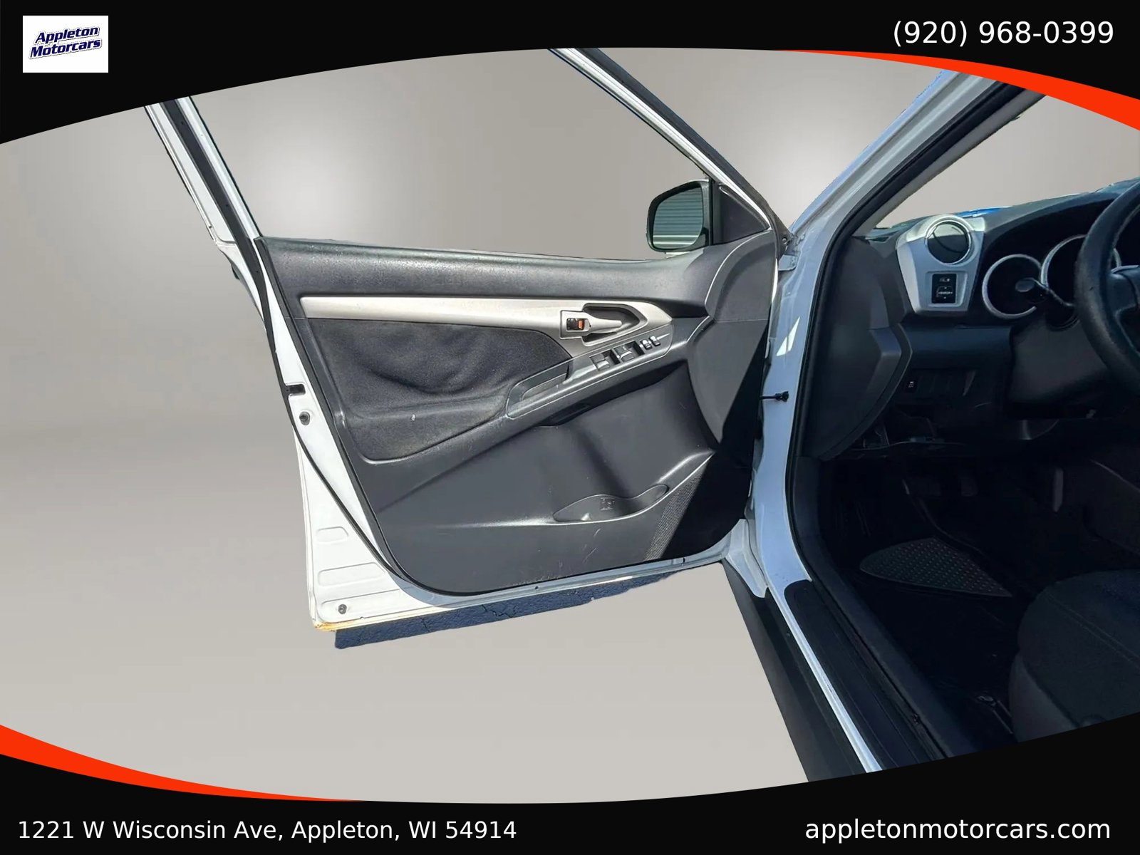 Used 2009 Pontiac Vibe w/ Preferred Package FWD image 18