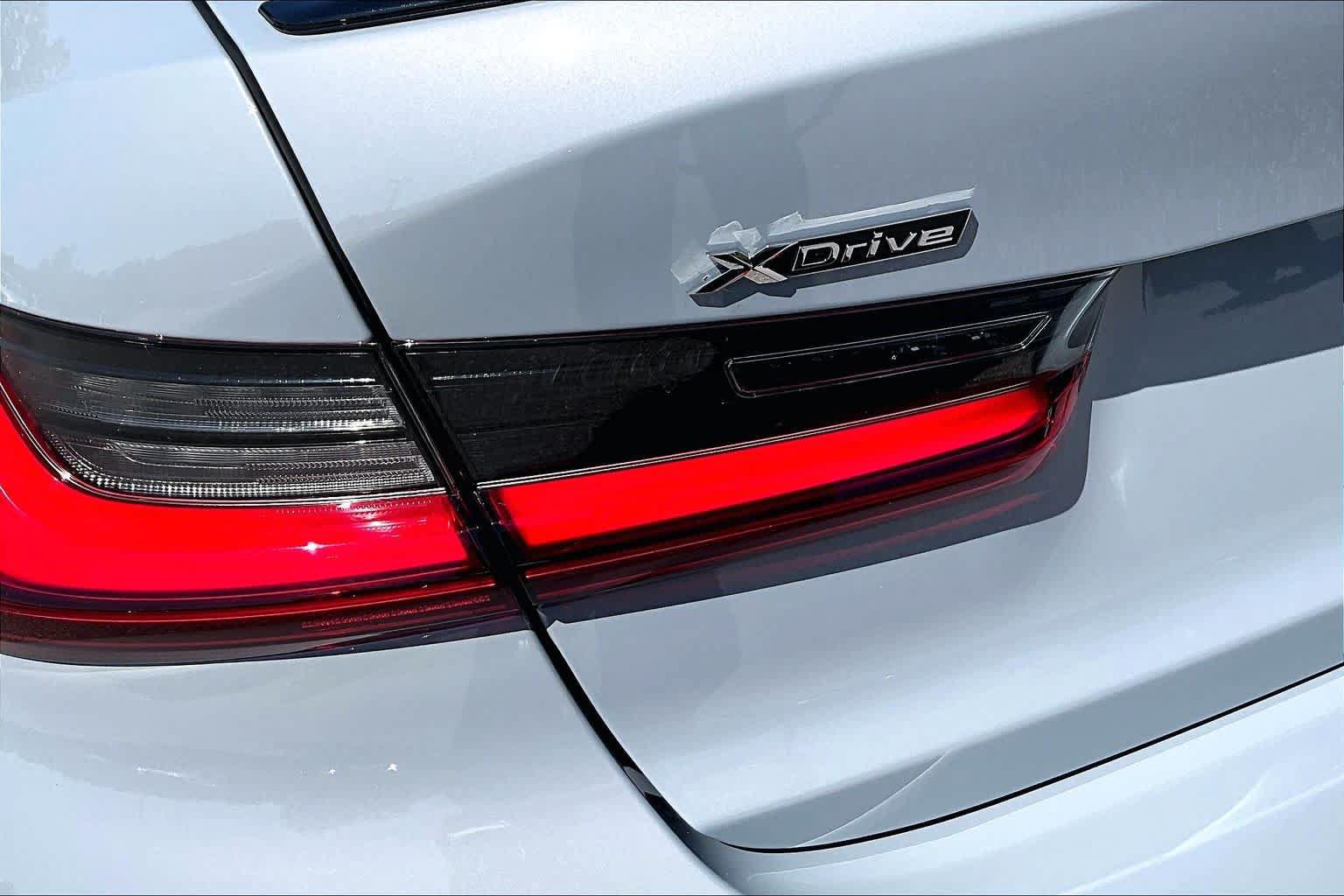 Used 2026 BMW 330i xDrive Sedan w/ M Sport Package AWD/4WD image 9