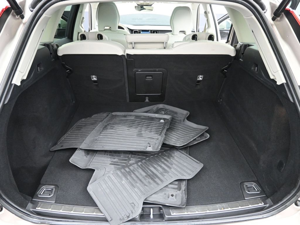 Certified 2023 Volvo XC60 B5 Plus image 19