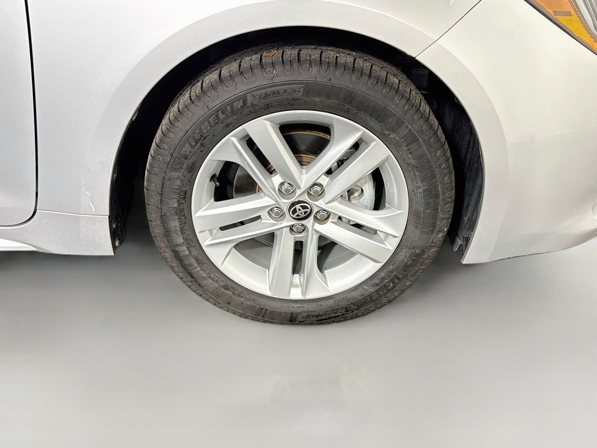 Used 2022 Toyota Corolla SE w/ SE Preferred Package FWD image 32
