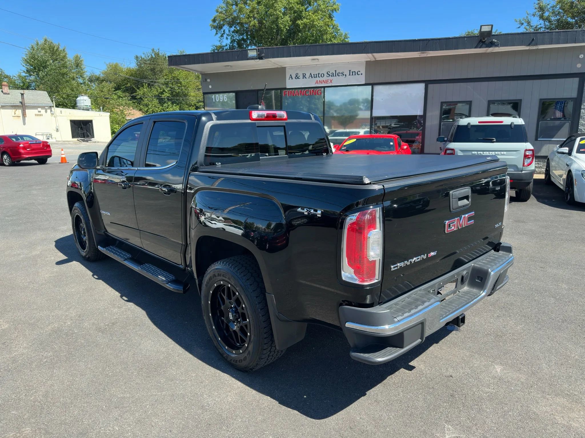 Used 2018 GMC Canyon SLE w/ SLE Convenience Package image 4