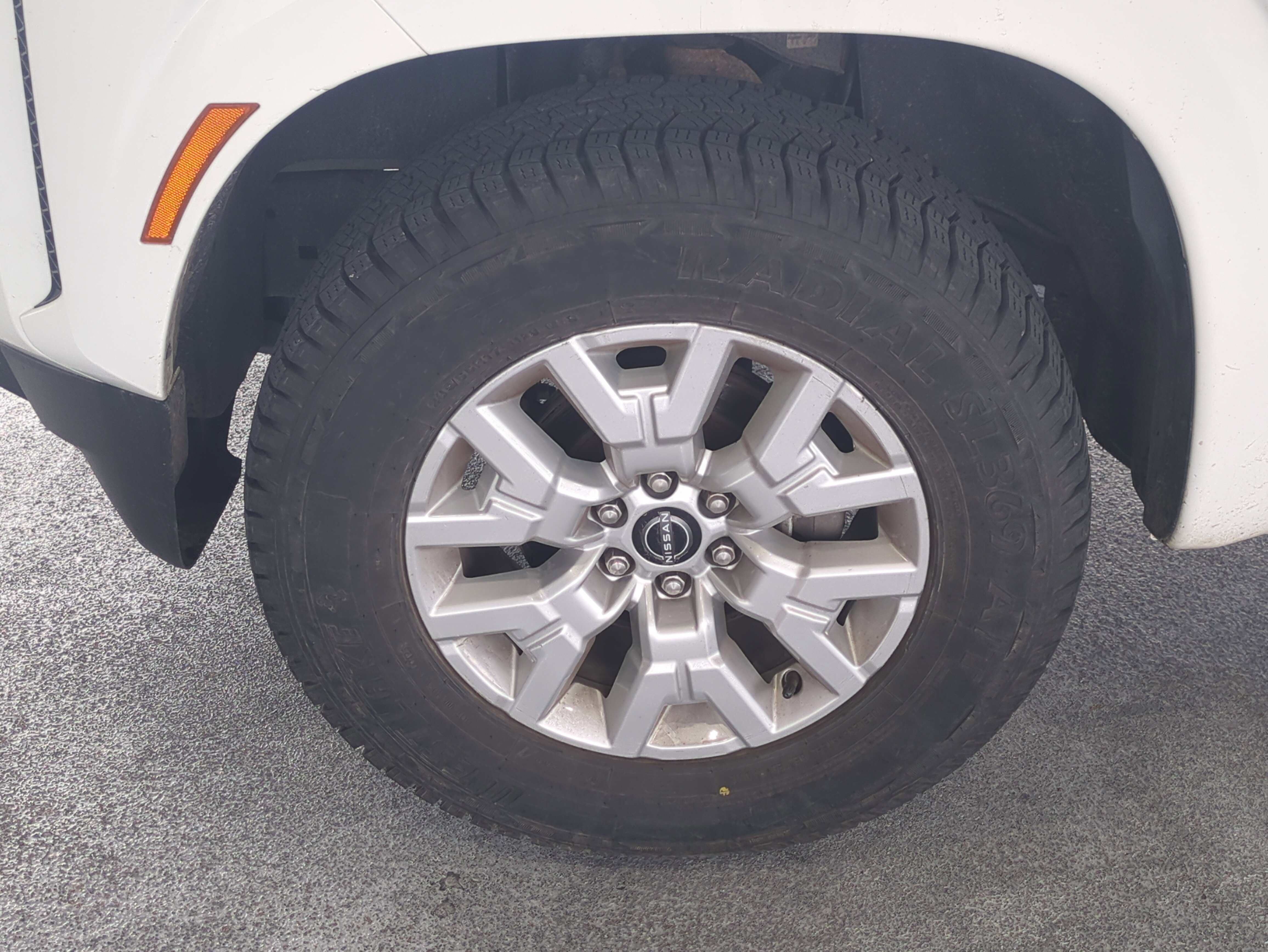 Used 2023 Nissan Frontier SV image 11