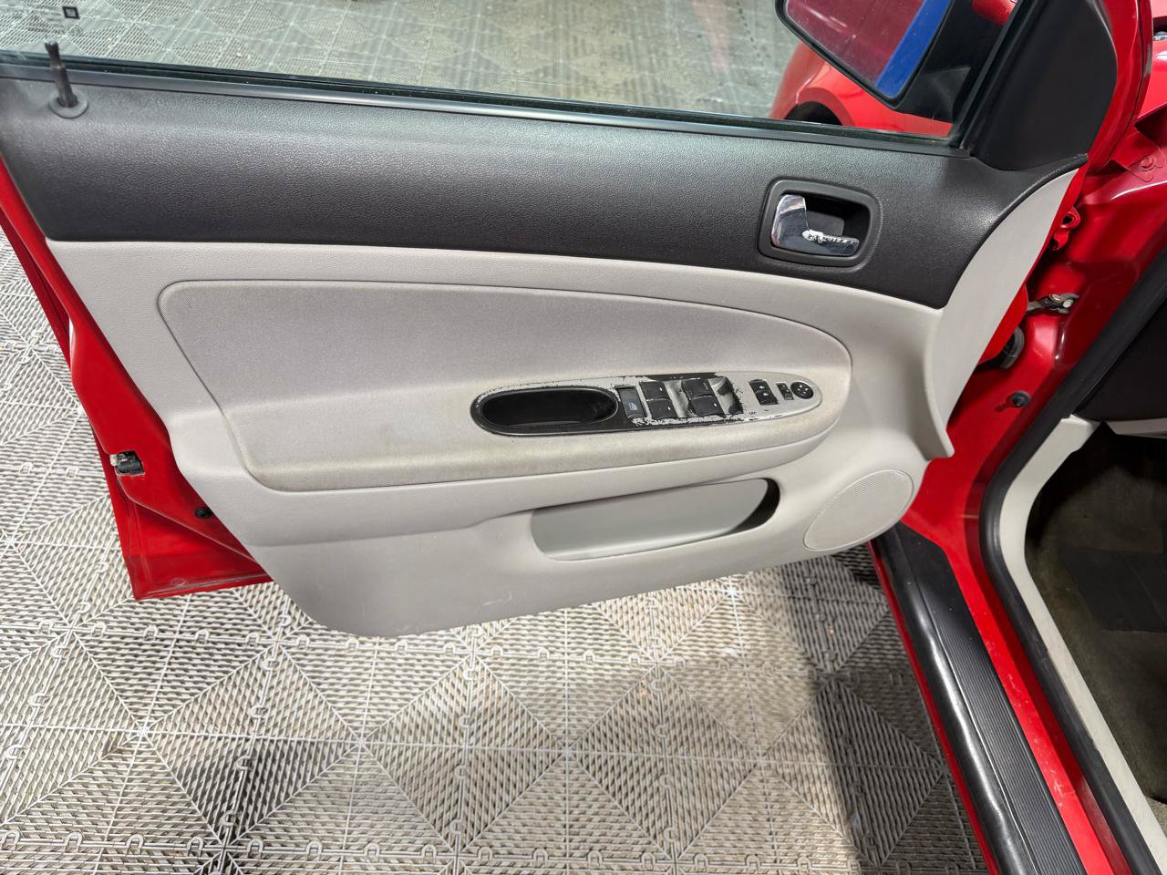 Used 2006 Chevrolet Cobalt LT w/ Preferred Equipment Group FWD image 24
