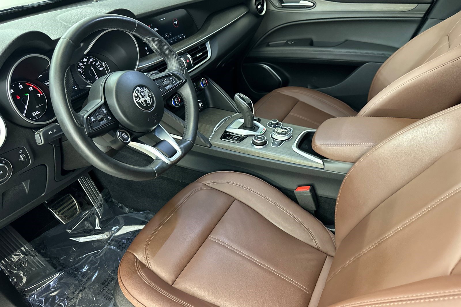 Used 2022 Alfa Romeo Stelvio Ti image 4