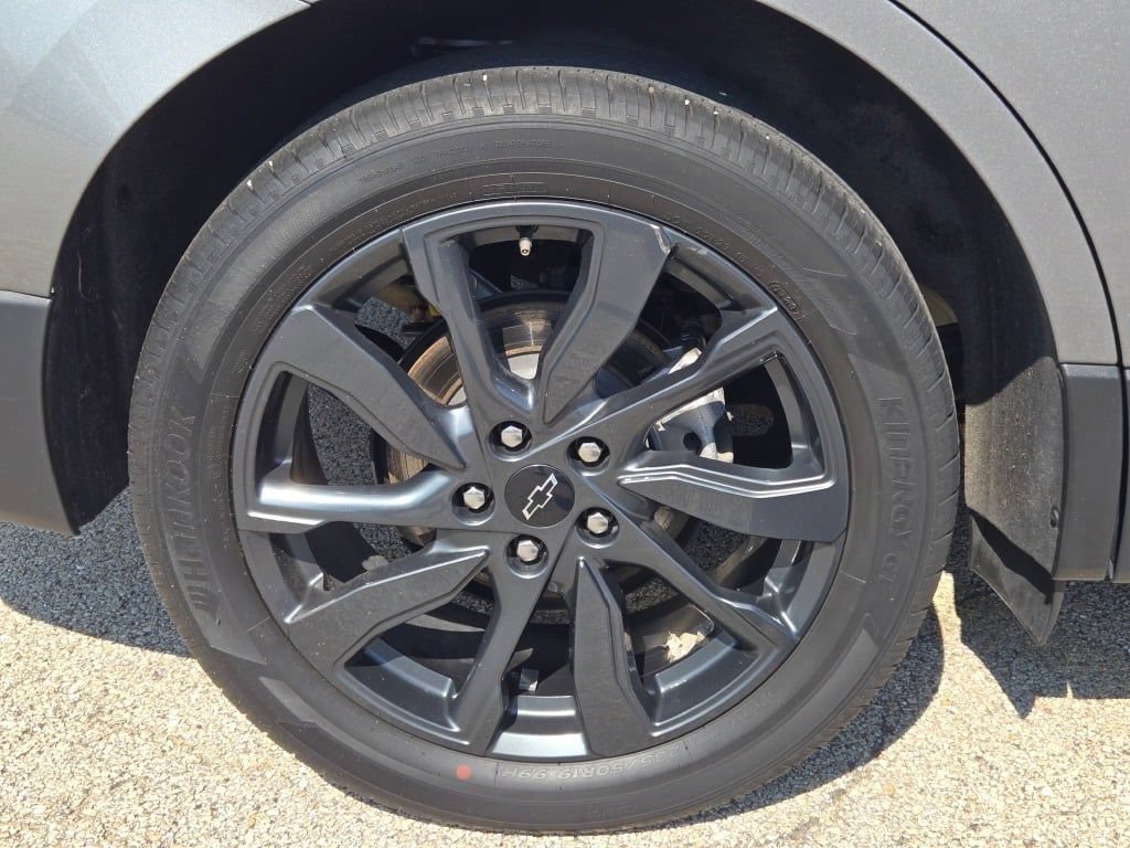 Used 2023 Chevrolet Equinox RS w/ LPO, Floor Liner Package FWD image 9
