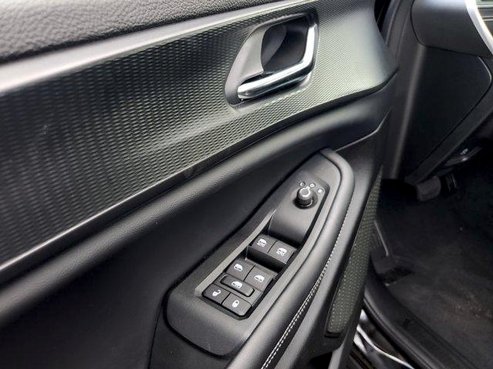 New 2024 Jeep Grand Cherokee L Altitude RWD image 10