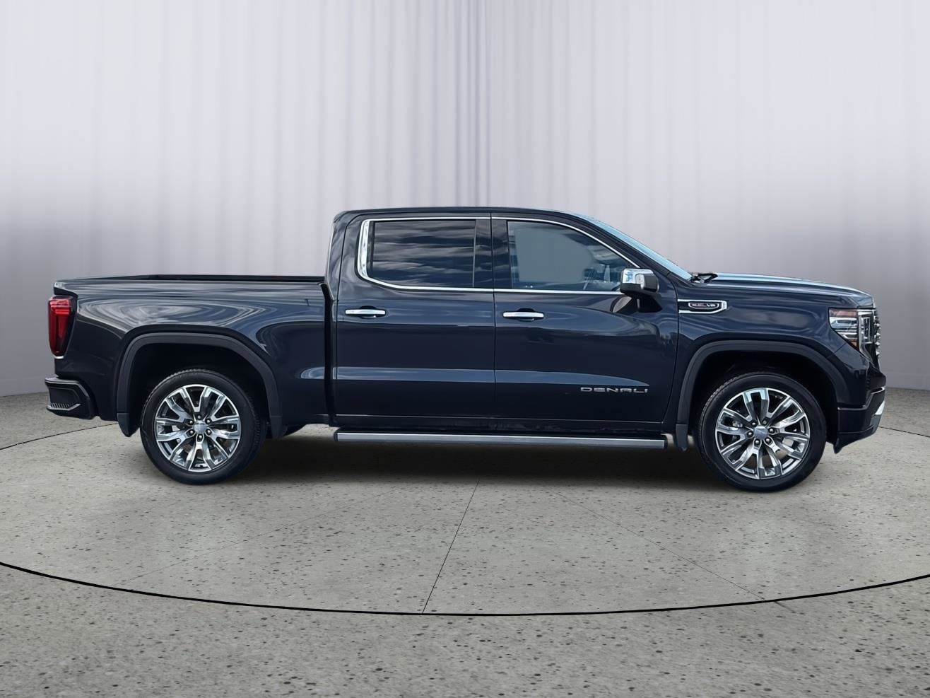 Used 2023 GMC Sierra 1500 Denali w/ Denali Reserve Package AWD/4WD image 7