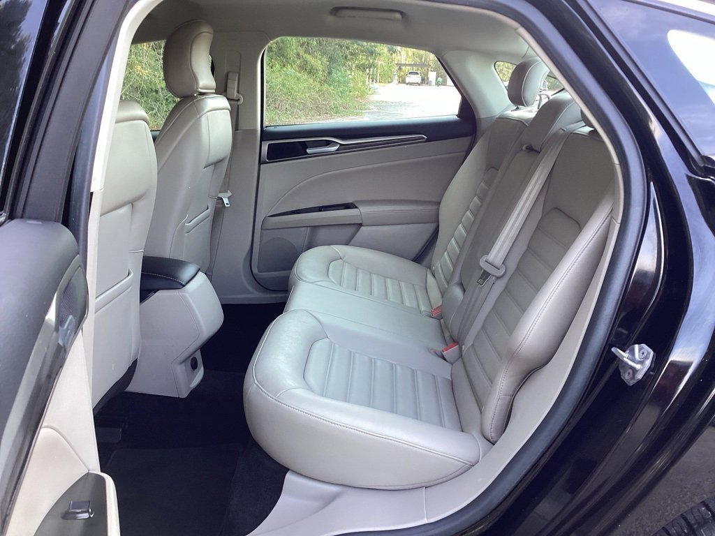 Used 2017 Ford Fusion SE image 34