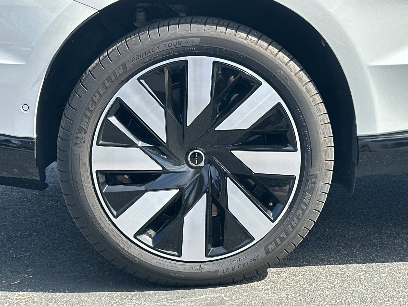 Certified 2025 Volvo EX90 Ultra image 28