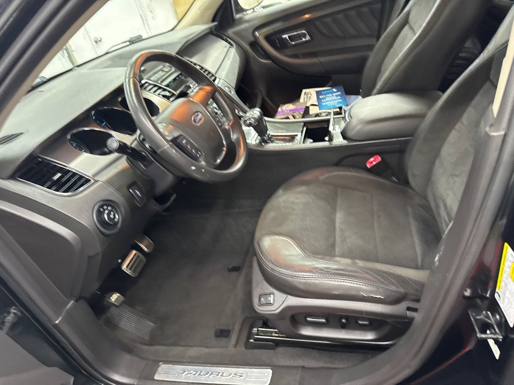 Used 2010 Ford Taurus SHO image 10