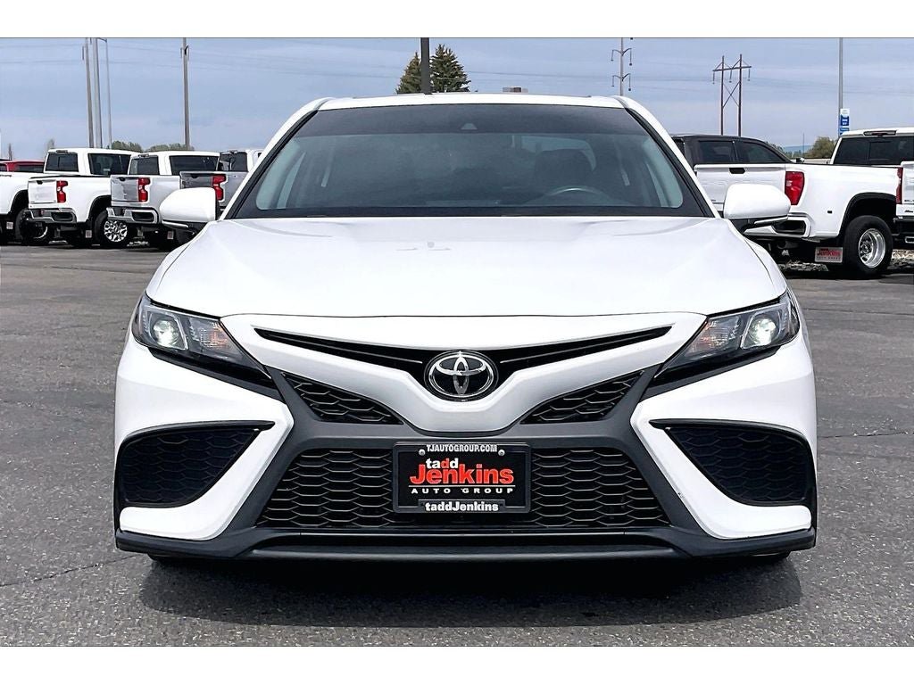 Used 2022 Toyota Camry SE w/ Cold Weather Package AWD/4WD image 3
