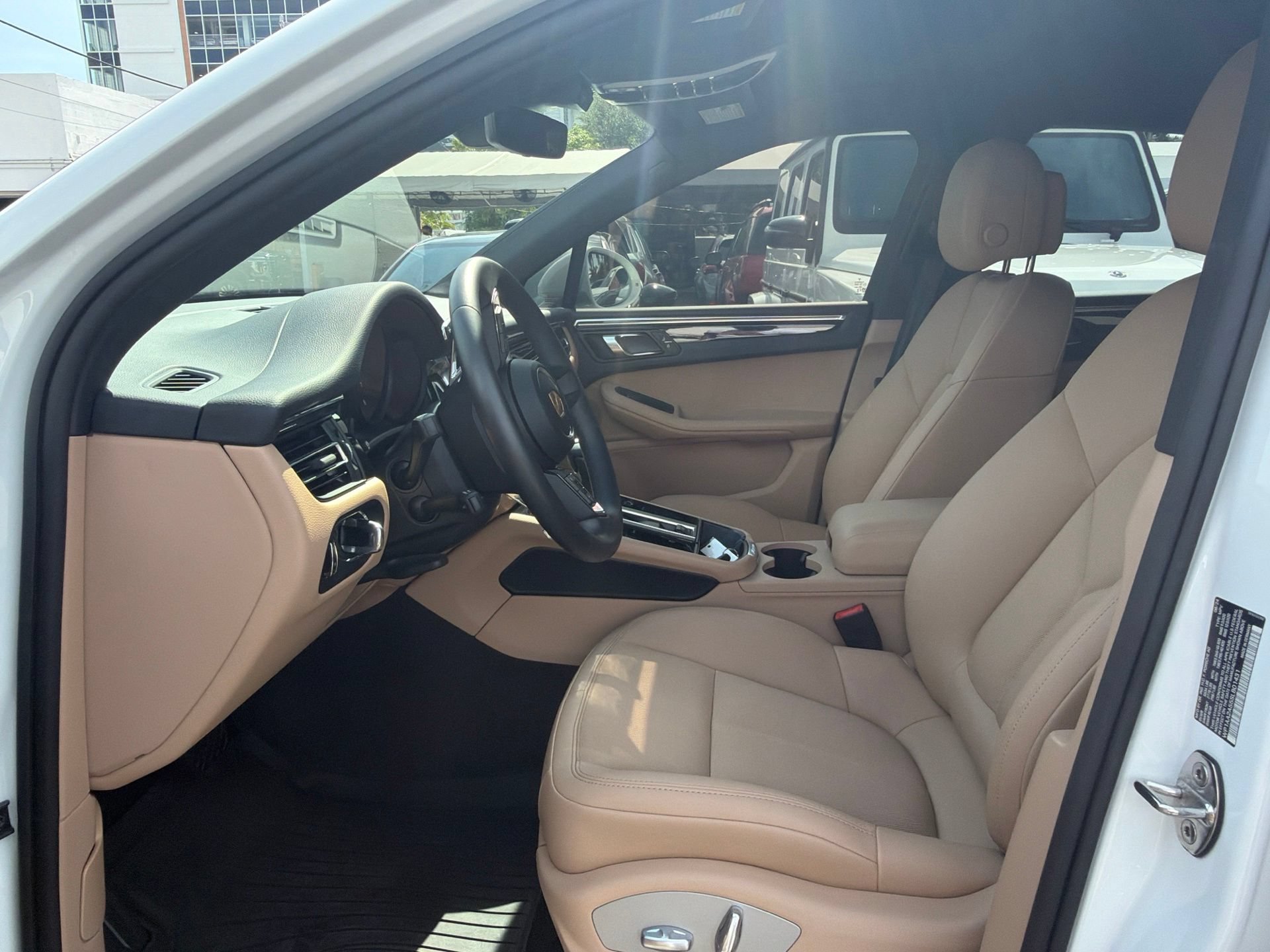 Used 2025 Porsche Macan AWD/4WD image 25