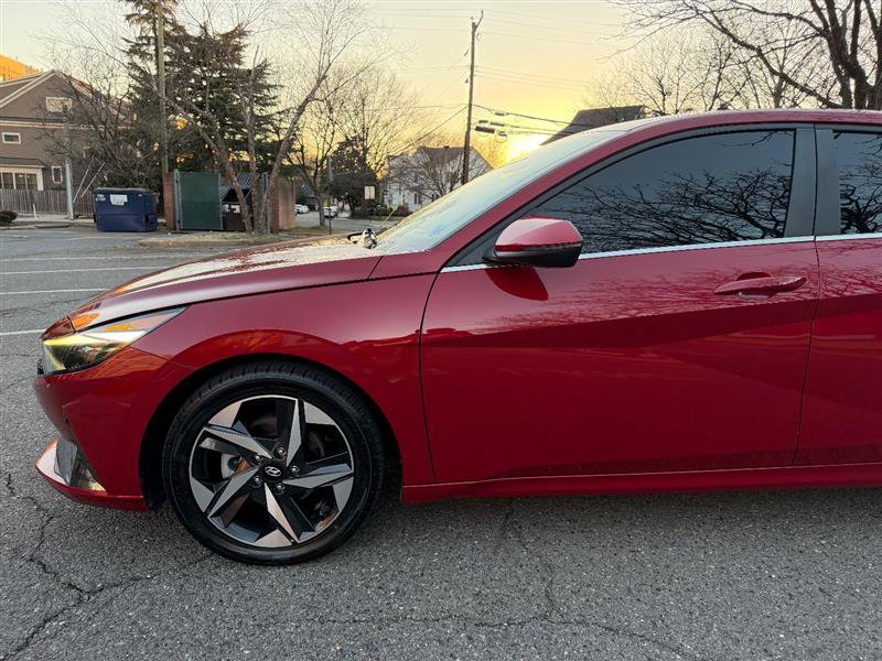 Used 2021 Hyundai Elantra Limited image 13