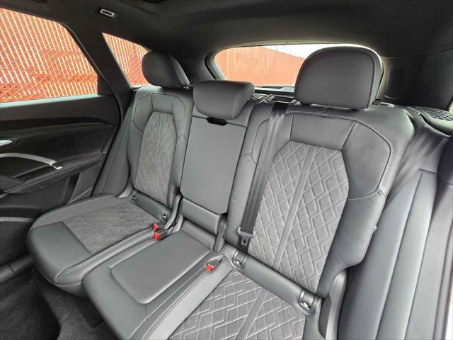 Certified 2025 Audi SQ5 Premium Plus w/ Premium Plus Package AWD/4WD image 17