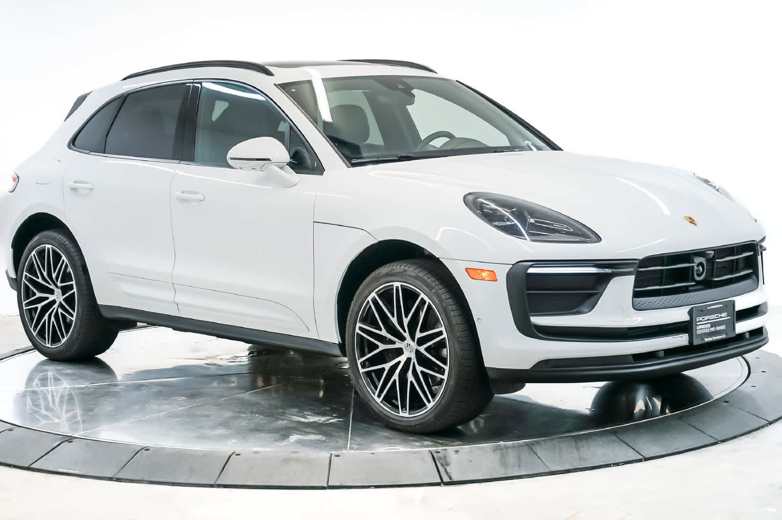 Certified 2026 Porsche Macan AWD/4WD image 7