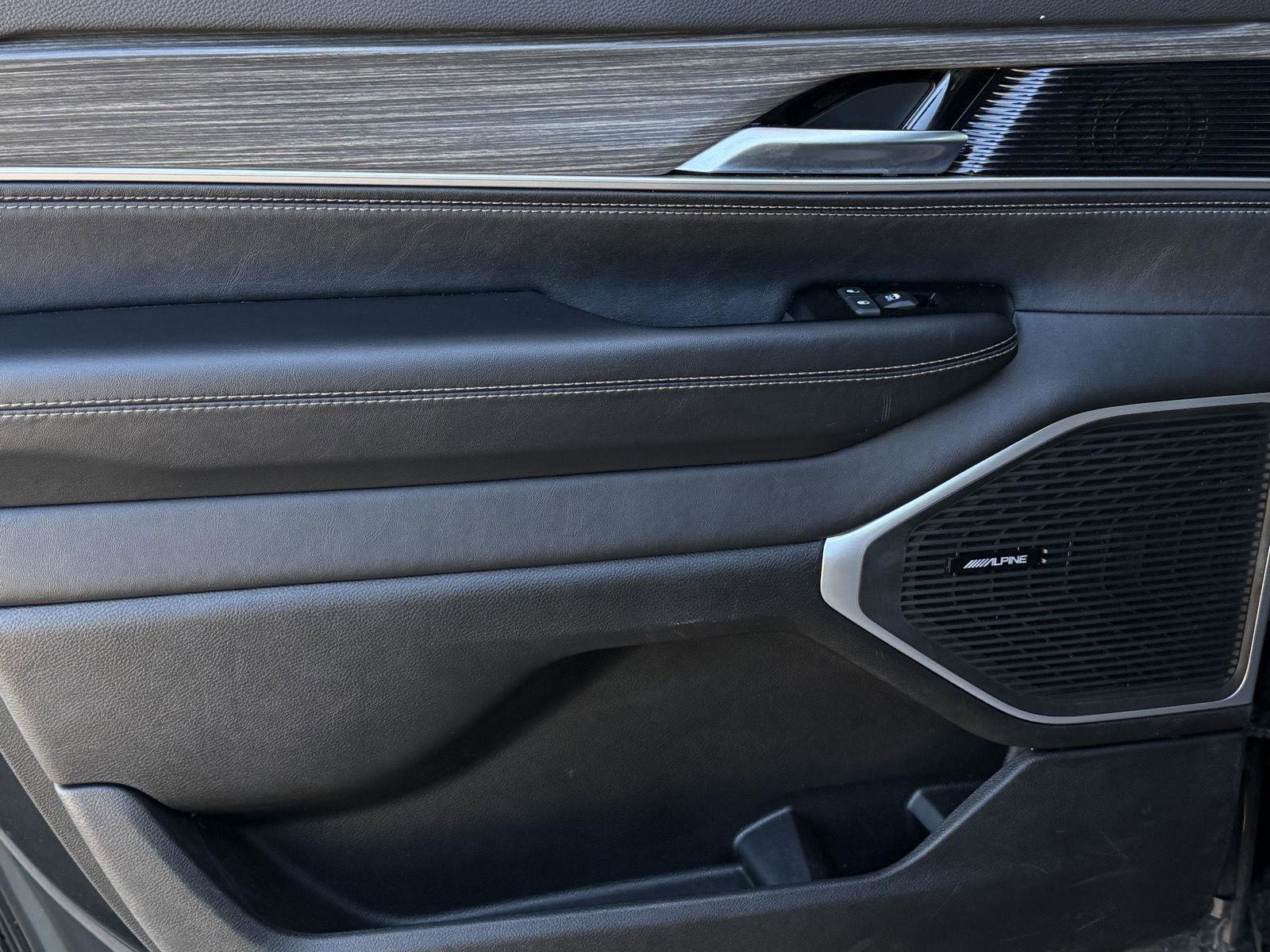 Used 2024 Jeep Wagoneer Series II w/ Flexible Seating Group image 9