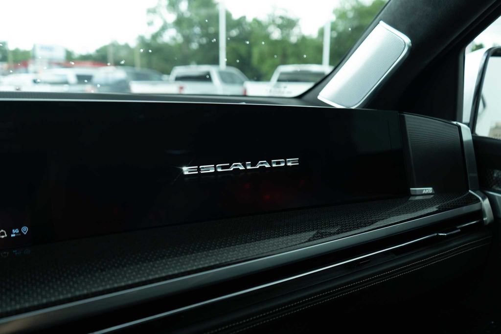 Used 2025 Cadillac Escalade ESV V AWD/4WD image 35