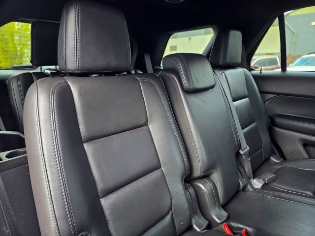 Used 2015 Ford Explorer XLT w/ Equipment Group 202B AWD/4WD image 36
