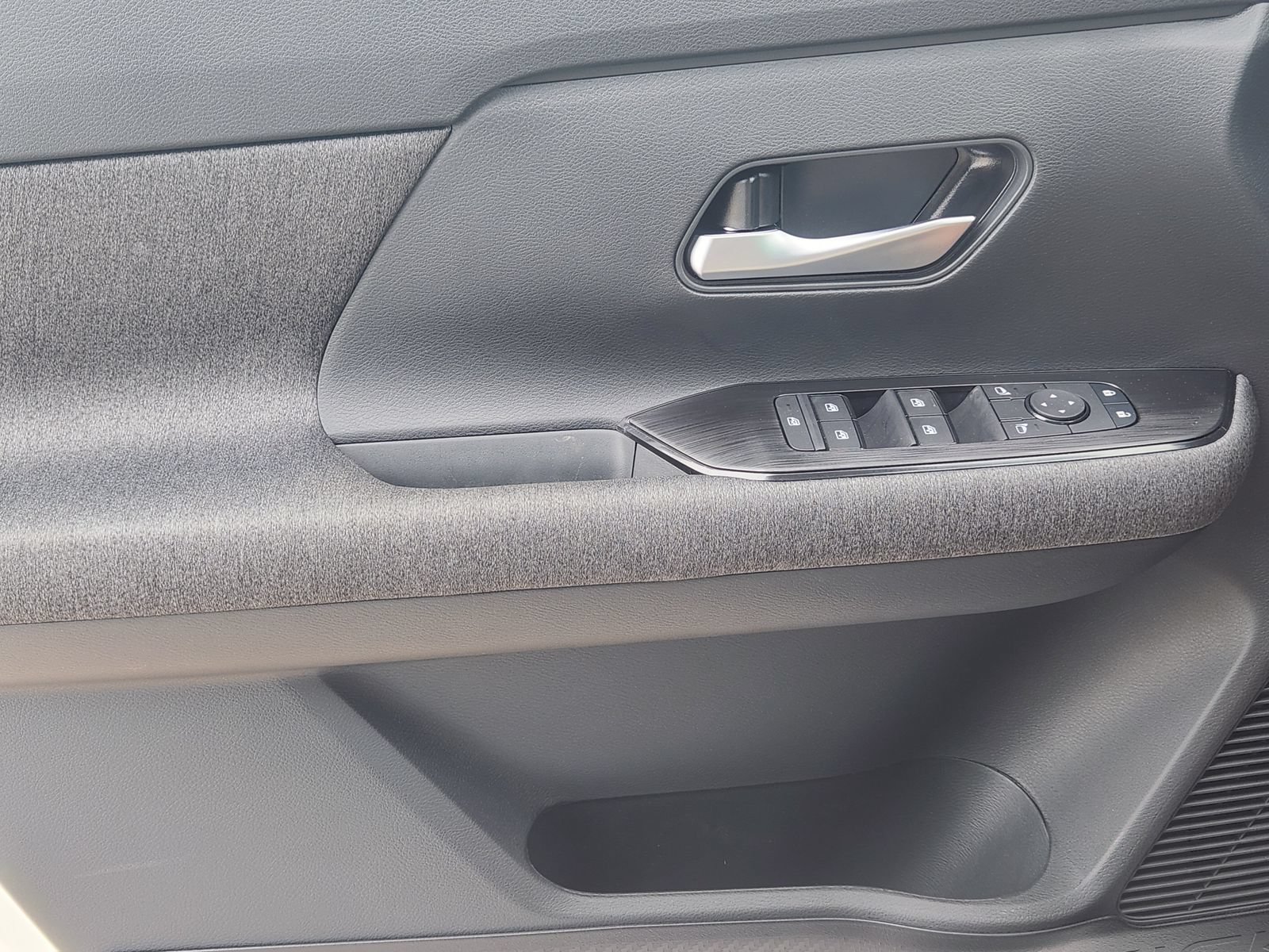 New 2026 Nissan Kicks SV w/ Charging Package FWD image 21
