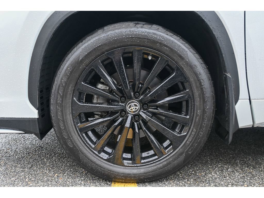 Used 2024 Toyota Highlander XSE image 5