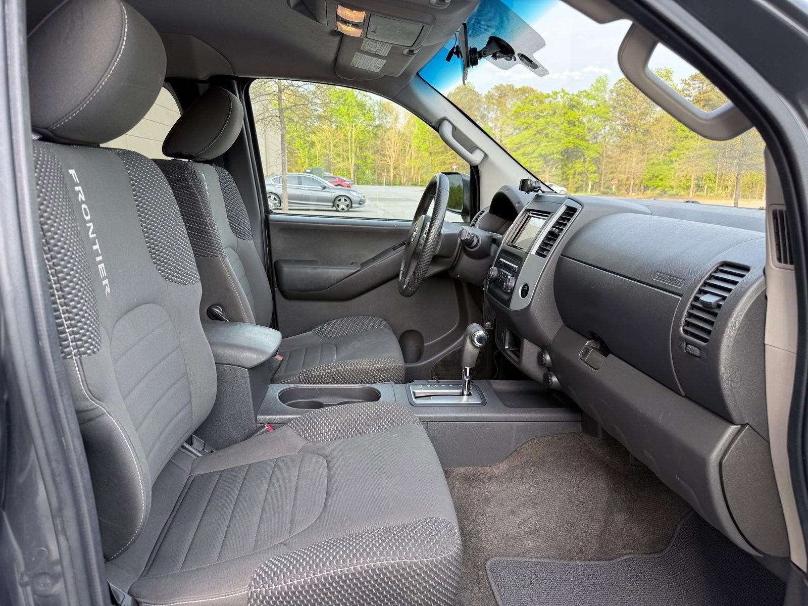 Used 2013 Nissan Frontier Desert Runner image 34