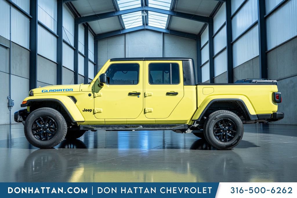 Used 2023 Jeep Gladiator Sport image 2