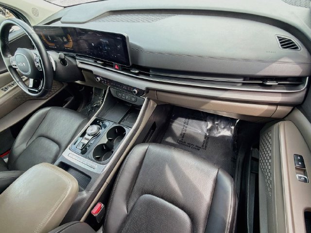 Used 2025 Kia Carnival EX FWD image 14