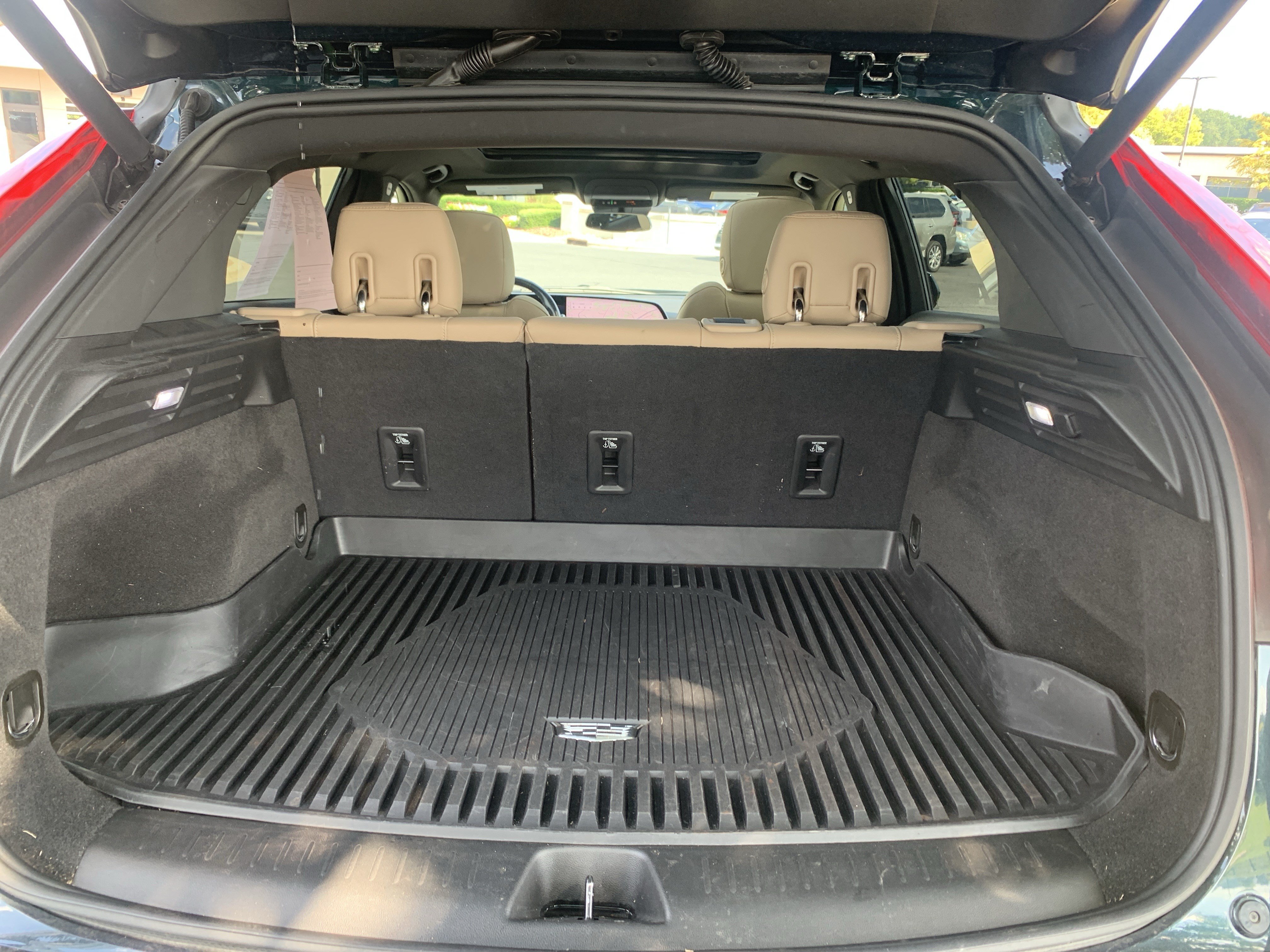 Used 2024 Cadillac XT4 Luxury w/ Cold Weather Package FWD image 34