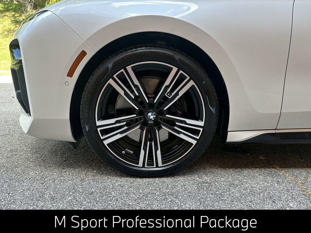 Used 2025 BMW 760i xDrive 760i xDrive w/ Executive Package image 14