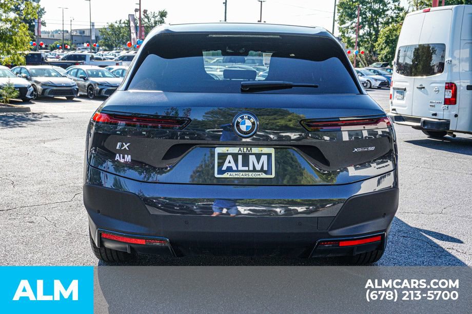 Used 2022 BMW iX xDrive50 w/ Dynamic Handling Package image 10