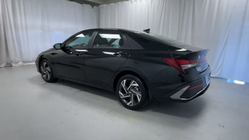 Used 2025 Hyundai Elantra Sport image 19