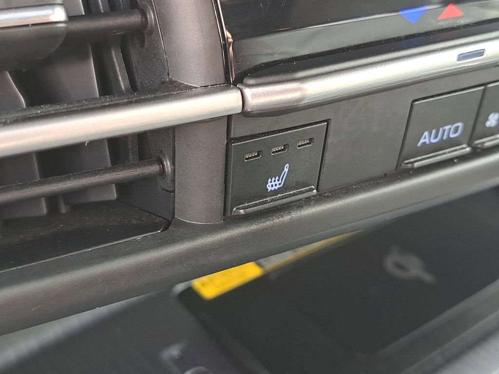 Used 2021 Toyota Sienna XSE w/ XSE Plus Package image 8