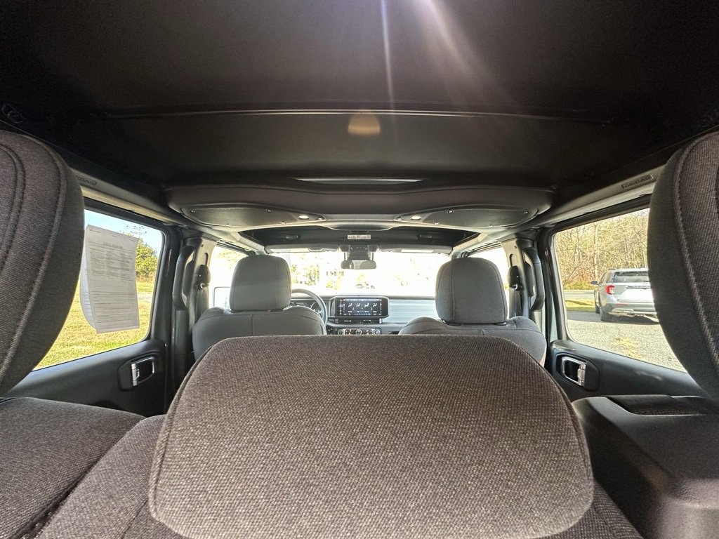 Used 2024 Jeep Wrangler Unlimited w/ Convenience Group image 36