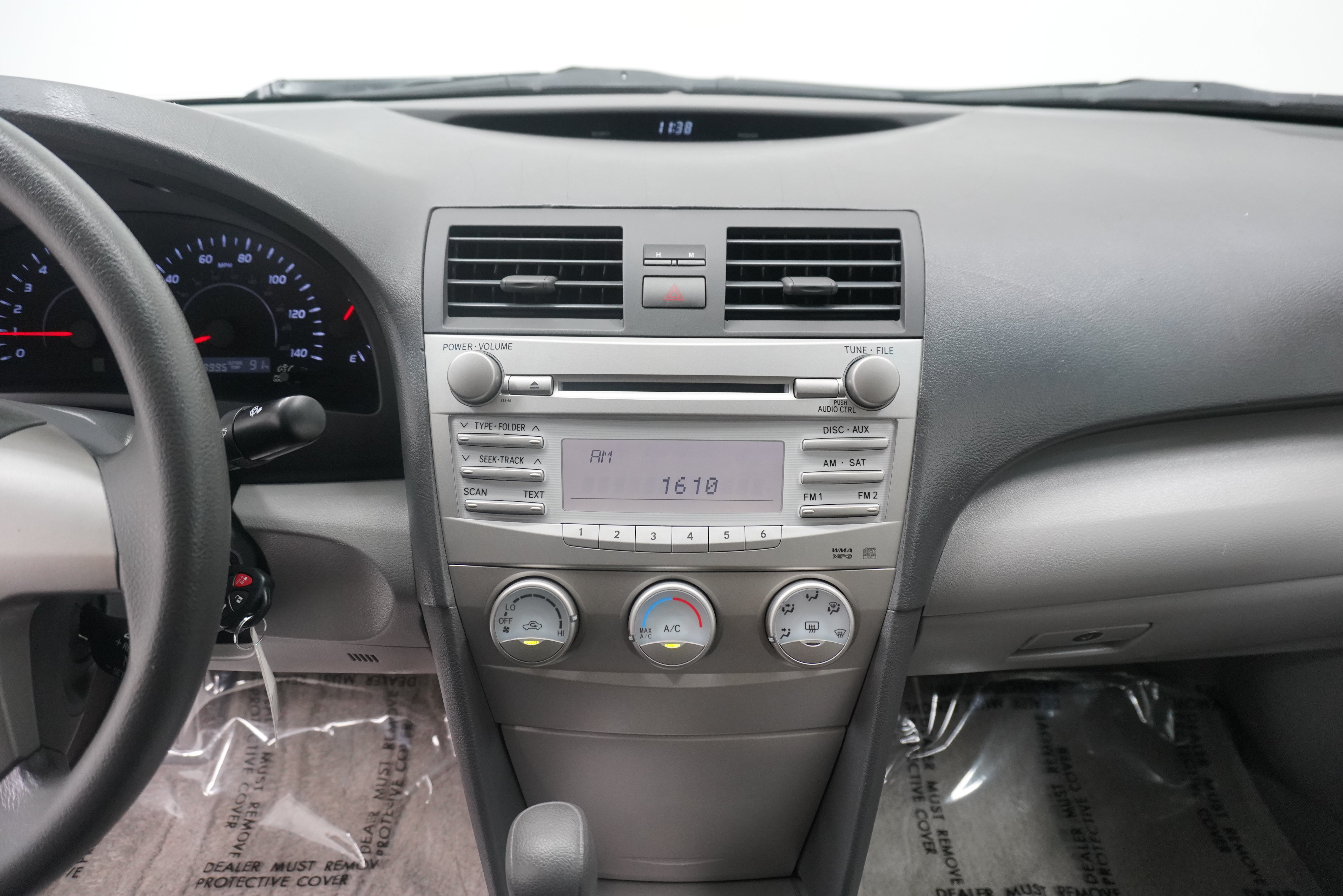 Used 2010 Toyota Camry LE FWD image 17