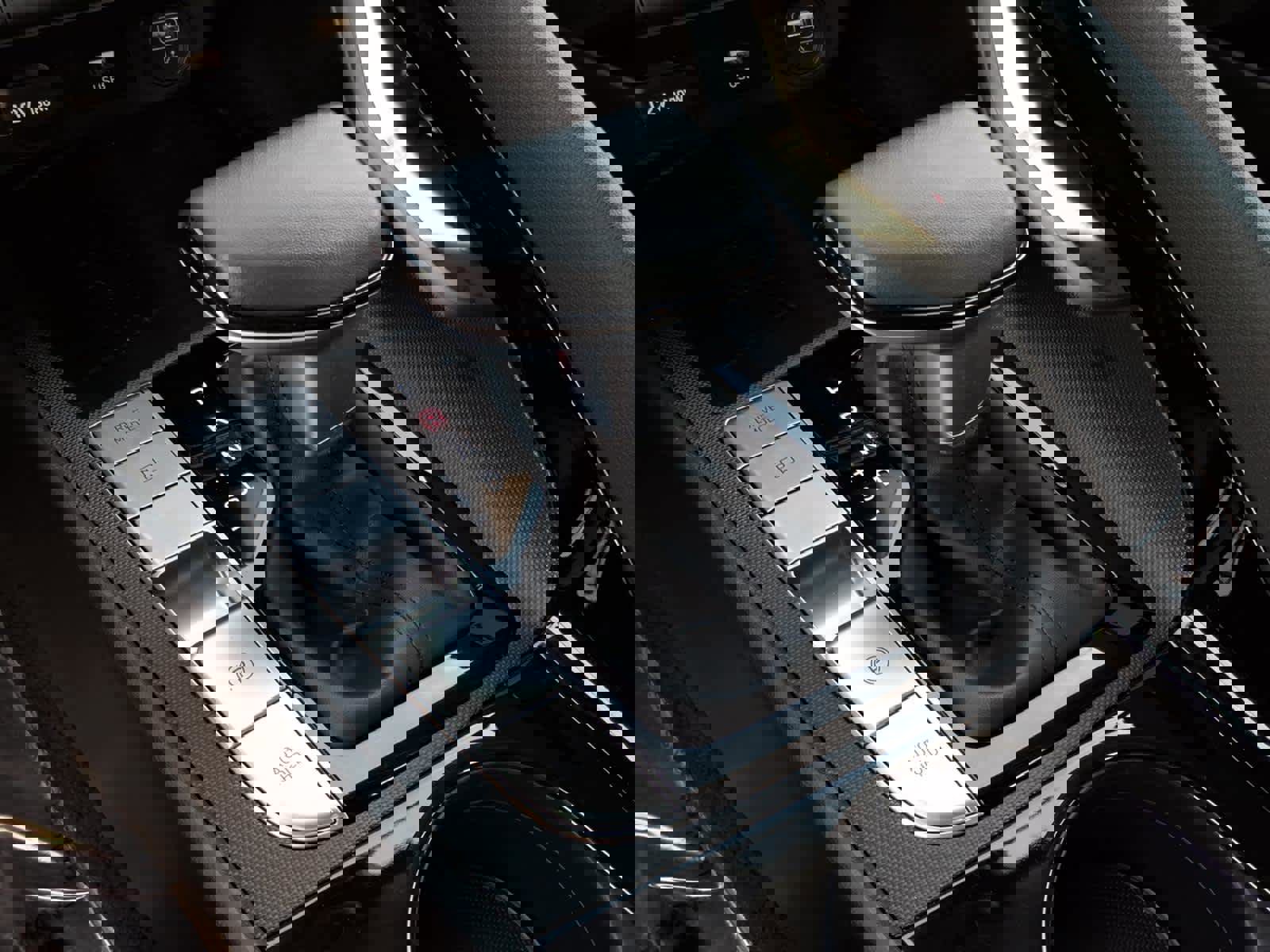 Used 2023 Hyundai Elantra Limited image 36