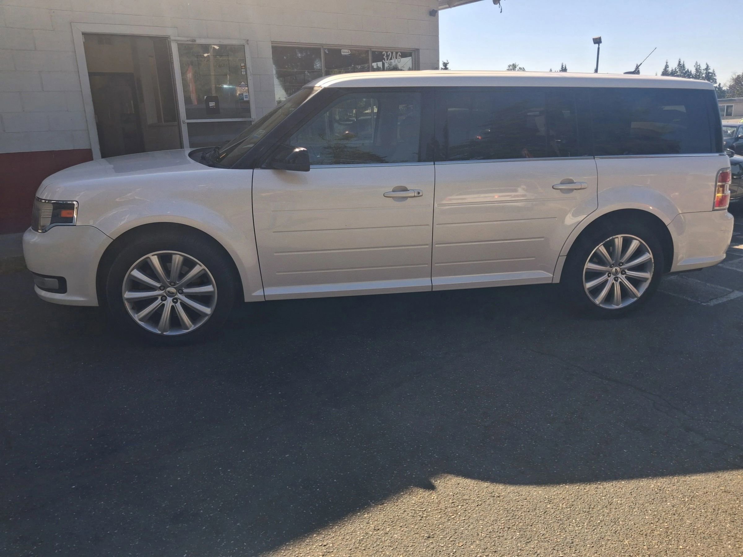 Used 2013 Ford Flex SEL FWD image 2