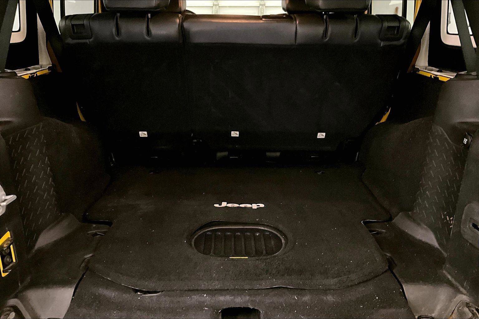 Used 2015 Jeep Wrangler Unlimited Sahara image 33