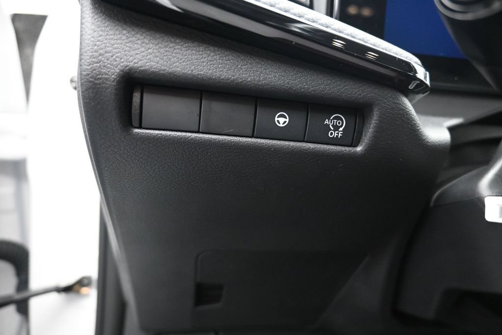 Used 2025 Nissan Kicks SR FWD image 11