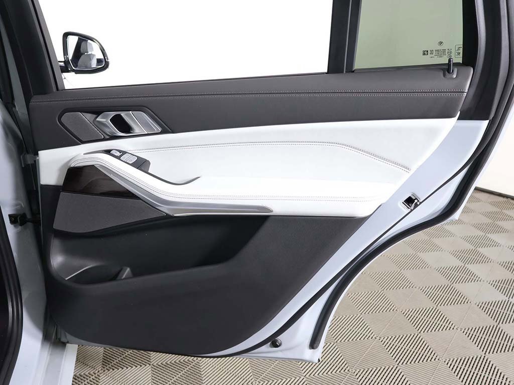 Used 2024 BMW X7 xDrive40i w/ Executive Package image 30