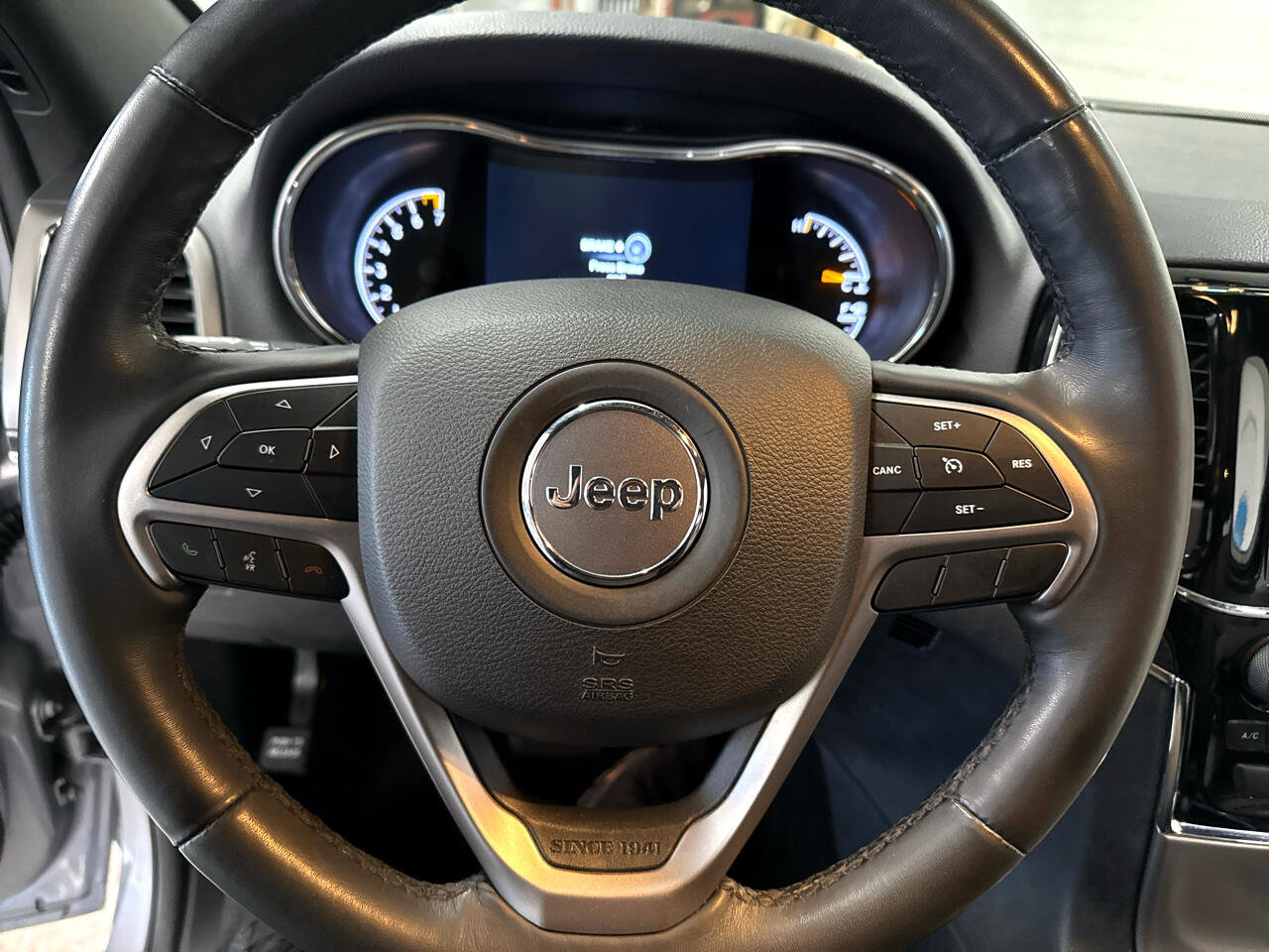 Used 2019 Jeep Grand Cherokee Limited image 12