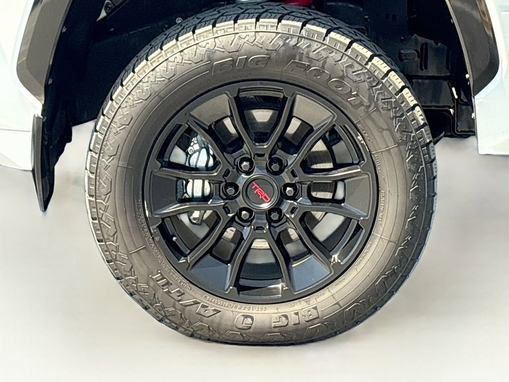 Used 2025 Toyota Tundra Platinum w/ TRD Off-Road Package AWD/4WD image 32